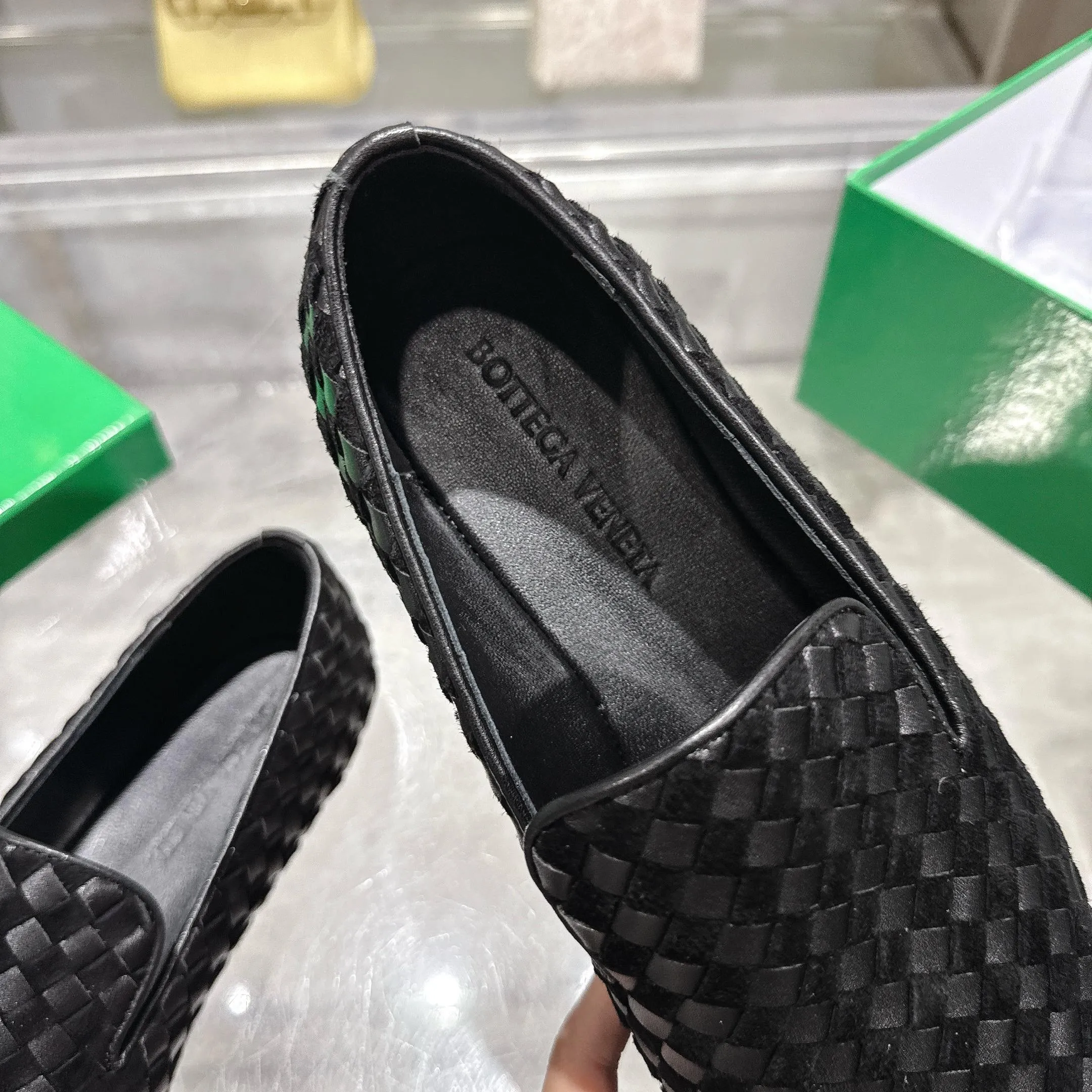 [BV] Top P: 760💰Size for couples: Female 35-39 Male 39--44 (Female 40. Male 38.45.46.47 customization is not returnable) [Note‼ ️] Add 💰 to size 46, add 💰 to size 47. Bottega Veneta's 2025 autumn counter synchronized genuine leather outsole classic woven half-drag couple model Bottega Veneta square toe flat shoes, imported mixed sheepskin, imported sheep! Leather outsole! [Rose][Rose]! Purely hand-woven and operated, the original board is reproduced one-to-one! quality assurance!